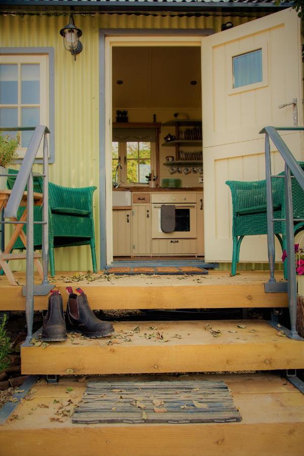 The Abberton Shepherds Hut Evesham Exterior photo