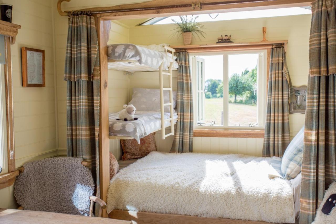 The Abberton Shepherds Hut Evesham Exterior photo